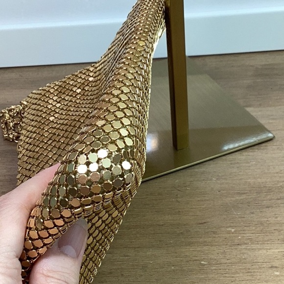 Gold Shimmering Chainmail Evening Bag - Picture 8 of 9